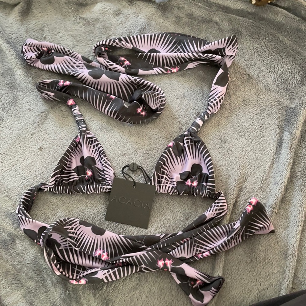 NWT Acacia Plumeria Top
